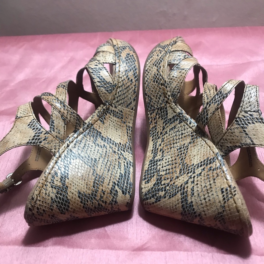 BOC Wedge Sandals. - Picture 4 of 8